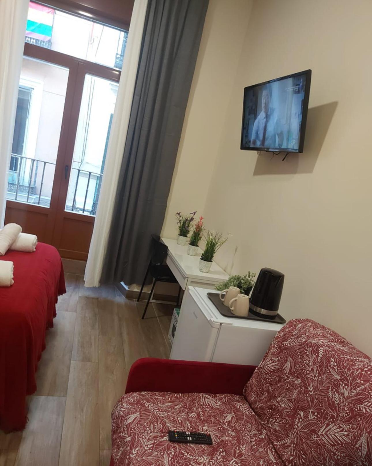 Hostal “ Infantas” มาดริด ภายนอก รูปภาพ