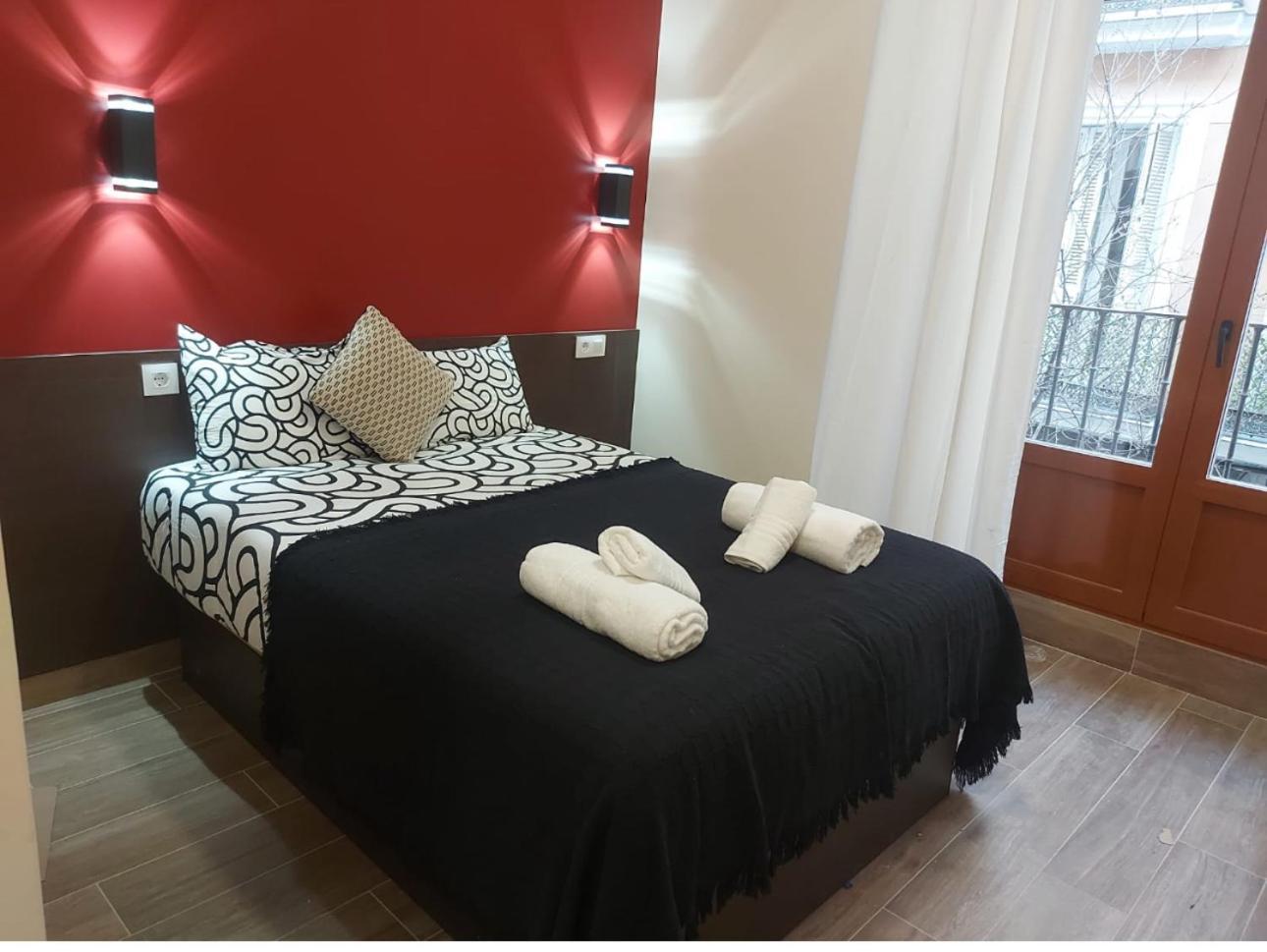 Hostal “ Infantas” มาดริด ภายนอก รูปภาพ