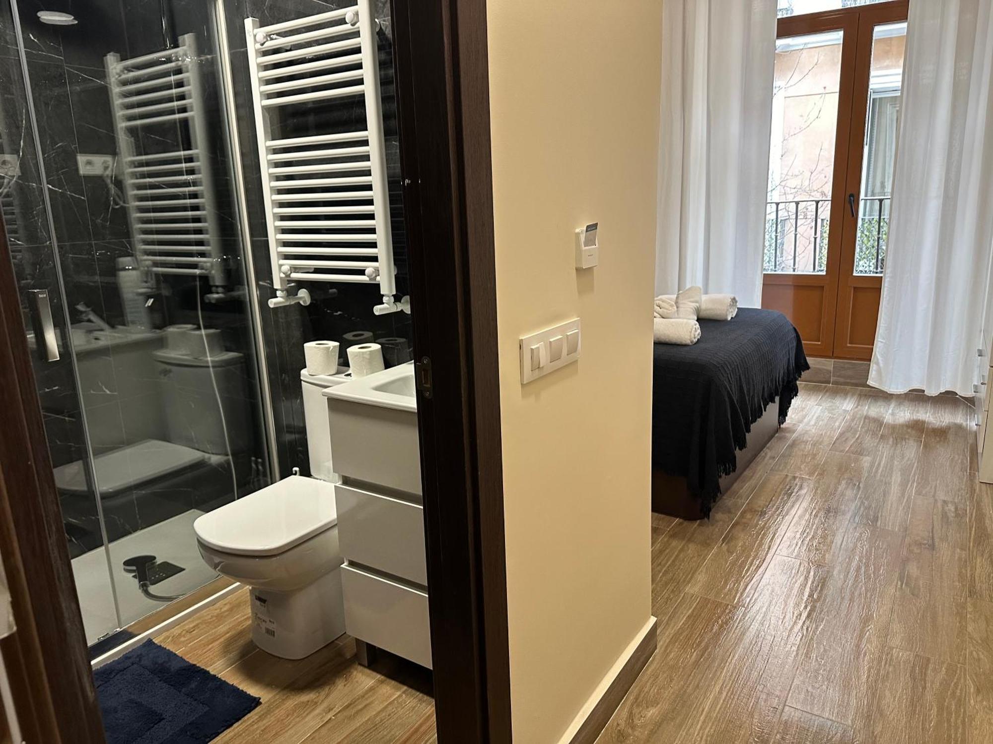 Hostal “ Infantas” มาดริด ภายนอก รูปภาพ