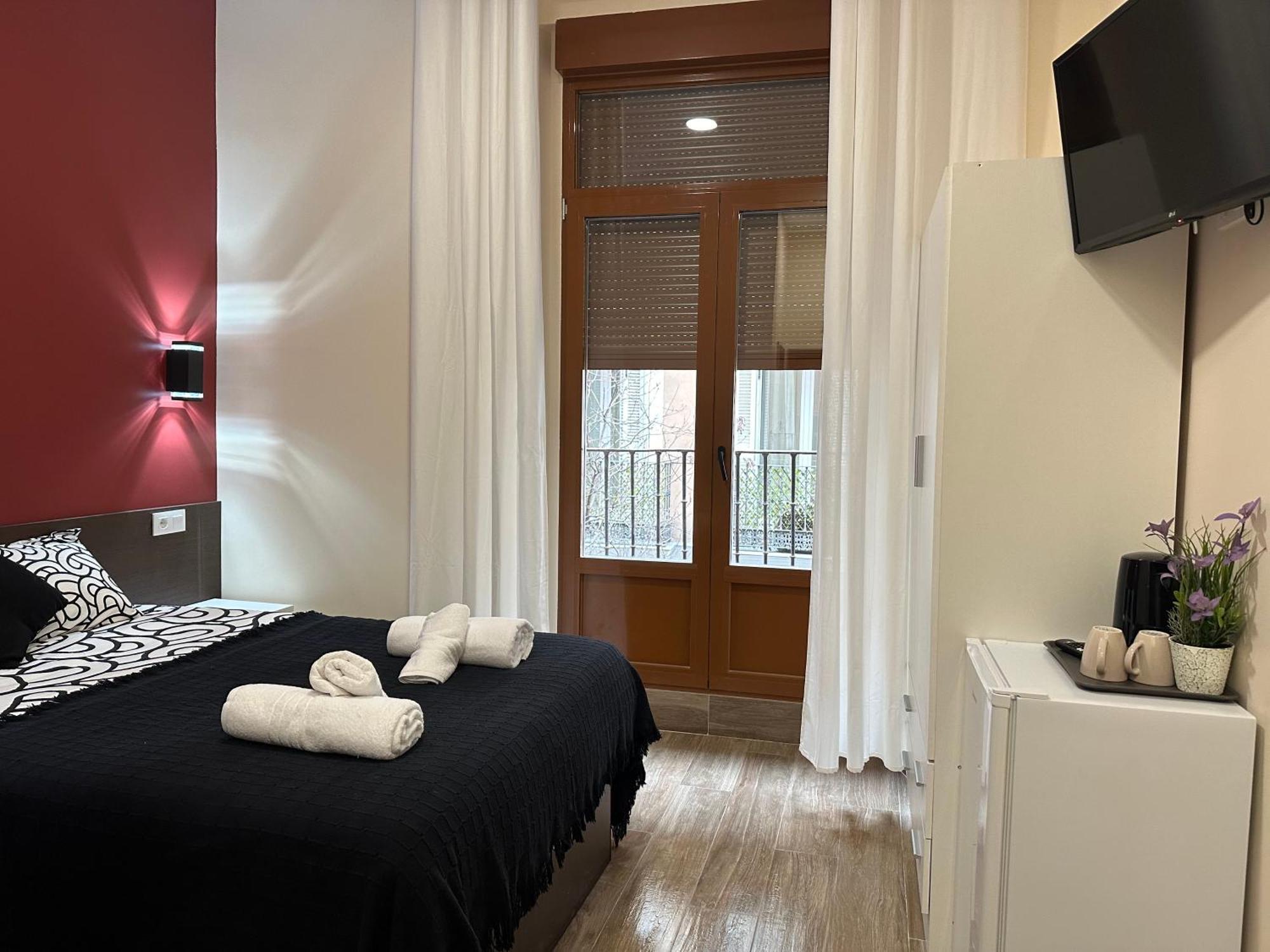 Hostal “ Infantas” มาดริด ภายนอก รูปภาพ